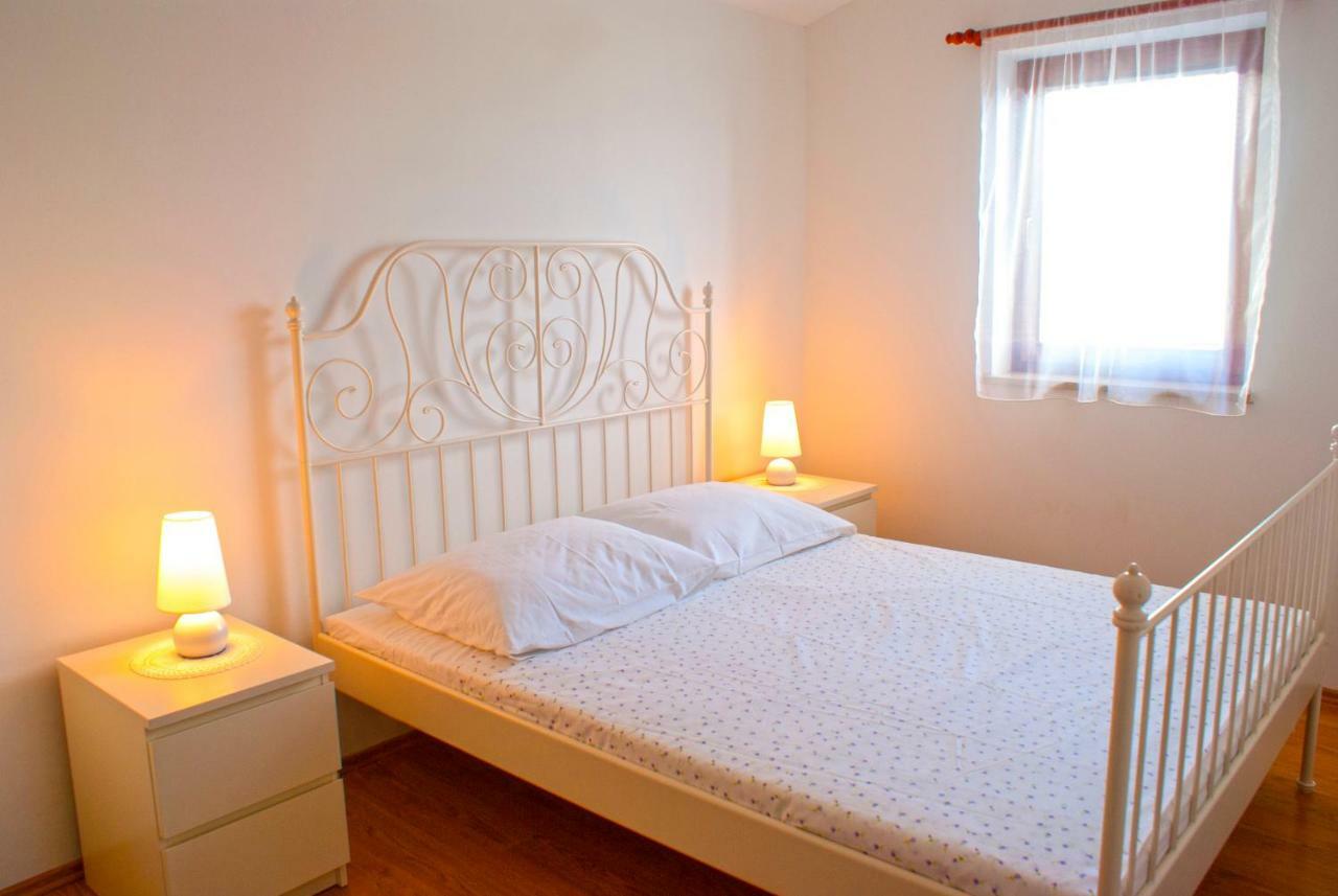 Apartmani Ribarica**** Карлобаг Экстерьер фото
